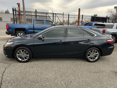 Used 2016 Toyota Camry SE w/ Moonroof Package image 4