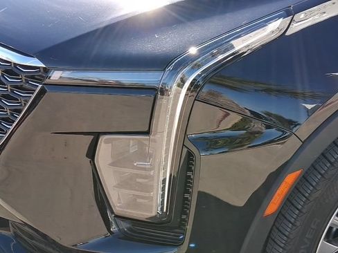Used 2025 Cadillac XT4 Premium Luxury FWD image 7