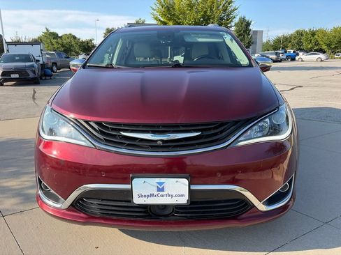 Used 2018 Chrysler Pacifica Limited w/ Advanced Safetytec Group FWD image 3