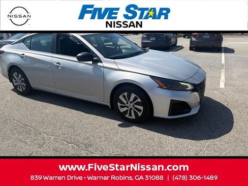 Used 2025 Nissan Altima 2.5 S FWD image 3