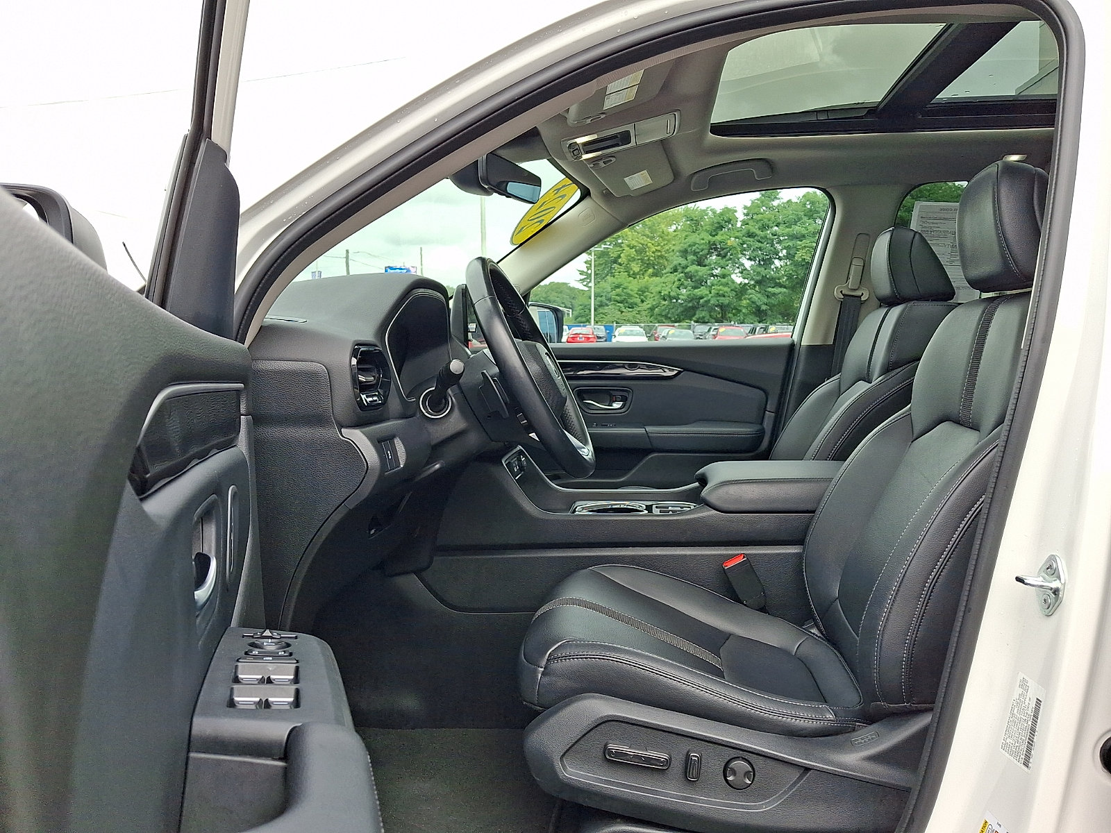 Used 2024 Honda Pilot Touring image 16