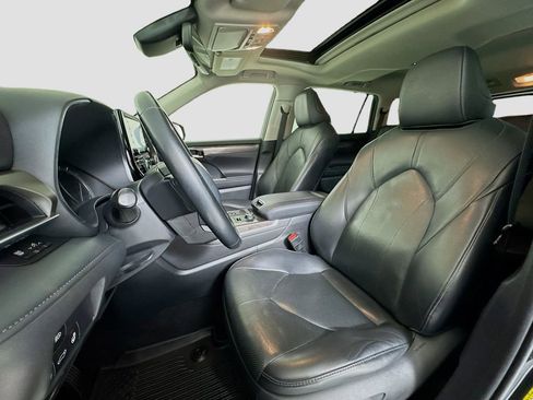 Used 2020 Toyota Highlander Limited image 10