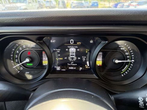 Used 2024 Jeep Wrangler Unlimited AWD/4WD image 25