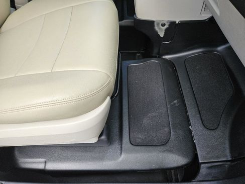 Used 2019 Dodge Grand Caravan SE w/ Power Convenience Group I FWD image 36