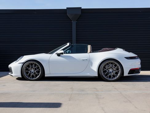 Certified 2022 Porsche 911 Carrera image 2