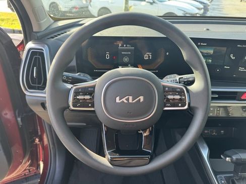Certified 2025 Kia Sorento LX image 25
