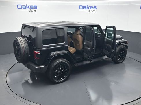 Used 2023 Jeep Wrangler Unlimited Sahara w/ Cold Weather Group AWD/4WD image 59