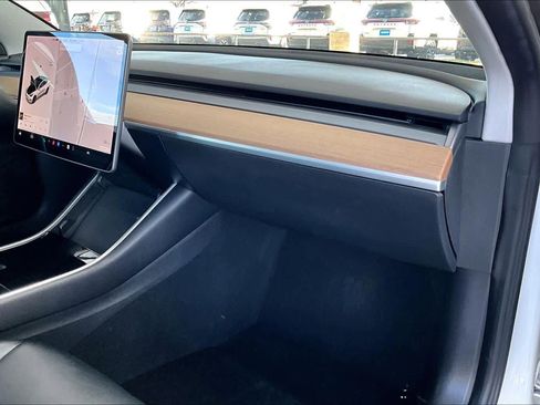 Used 2018 Tesla Model 3 Long Range image 18