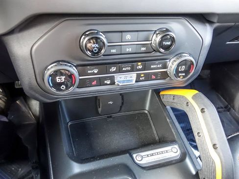 Used 2024 Ford Bronco Badlands w/ Sasquatch Package AWD/4WD image 18