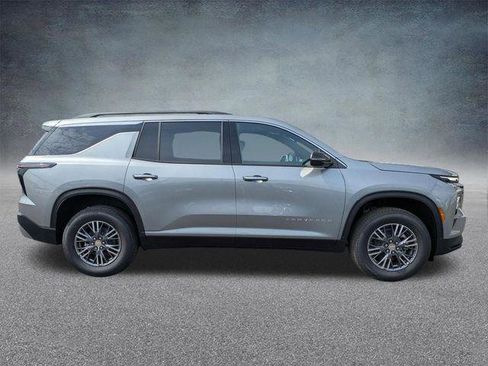 New 2026 Chevrolet Traverse LT image 3