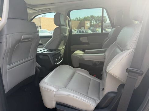 Used 2025 Ford Expedition Active AWD/4WD image 11