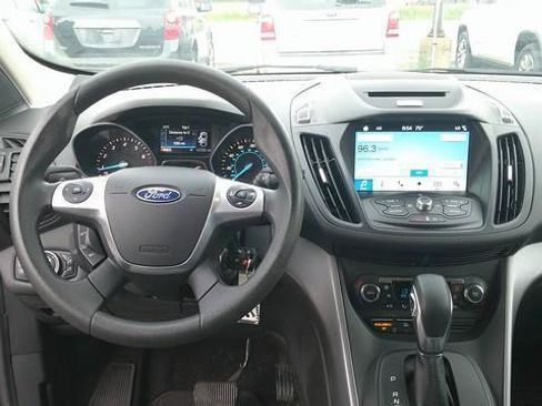 Used 2016 Ford Escape SE w/ Equipment Group 201A FWD image 10