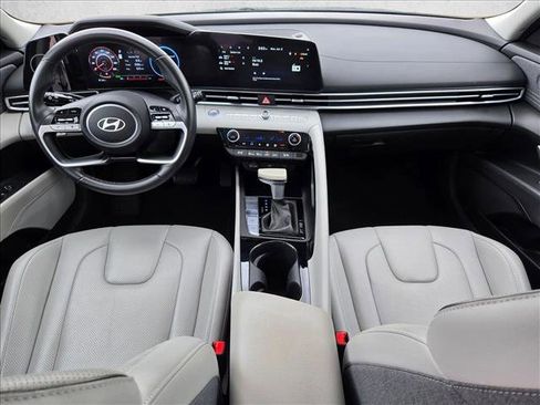 Used 2025 Hyundai Elantra Limited FWD image 20