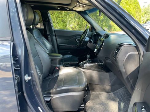Used 2015 Kia Soul + w/ Primo Package FWD image 23