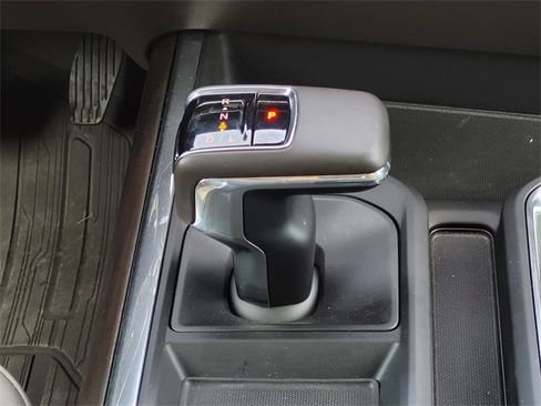 Used 2023 GMC Sierra 1500 SLT image 16