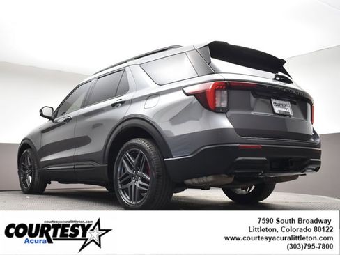 Used 2025 Ford Explorer ST-Line w/ Premium Package image 35