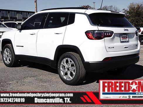 New 2026 Jeep Compass Latitude image 3