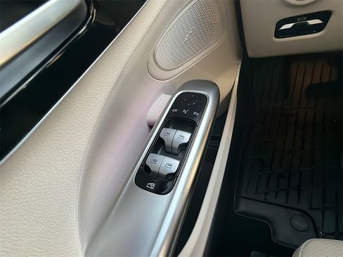 Used 2022 Mercedes-Benz C 300 C 300 image 6