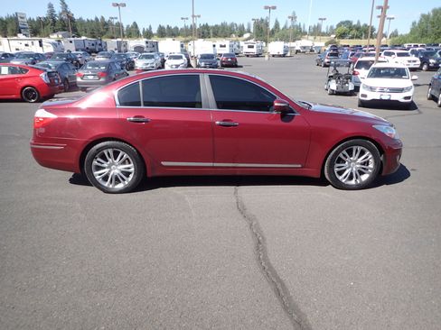 Used 2011 Hyundai Genesis 4.6 image 6