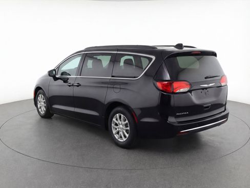 Used 2024 Chrysler Pacifica Touring-L image 6