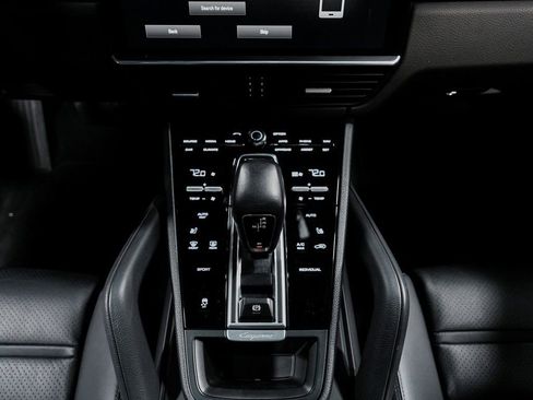 Used 2023 Porsche Cayenne w/ Premium Package image 27