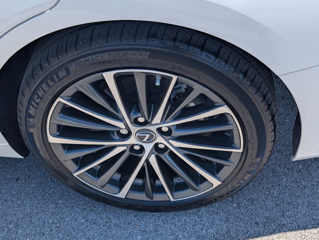 Used 2023 Lexus ES 300h w/ Premium Package FWD image 22