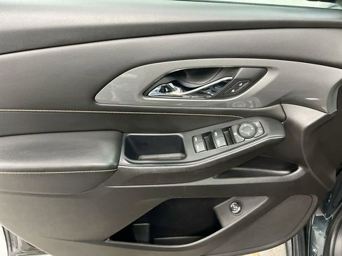 Used 2021 Chevrolet Traverse LT FWD image 15
