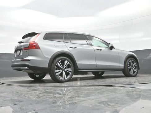 Used 2025 Volvo V60 B5 Cross Country Plus AWD/4WD image 24