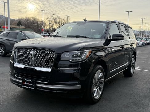 Used 2024 Lincoln Navigator Reserve image 3