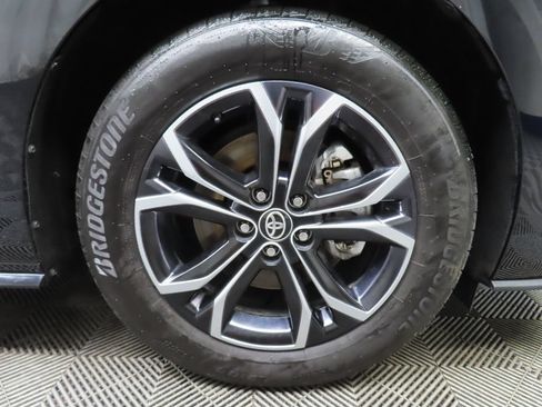 Used 2025 Toyota Sienna Platinum AWD/4WD image 13