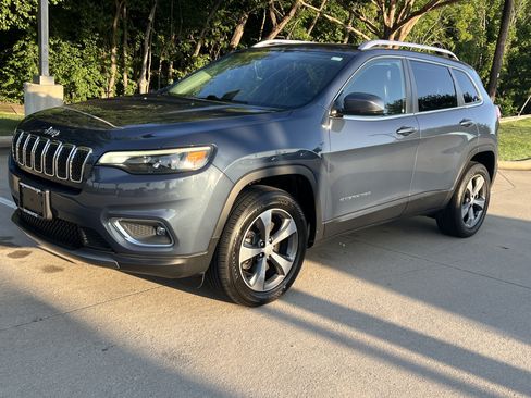 Used 2020 Jeep Cherokee Limited AWD/4WD image 4