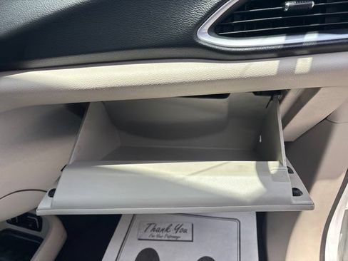 Used 2019 Chrysler Pacifica Touring-L Plus w/ Tire & Wheel Group FWD image 77