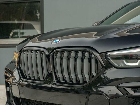 Used 2022 BMW X6 M50i w/ Premium Package image 23