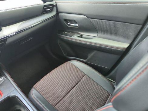 Certified 2025 Nissan Kicks SR FWD image 27