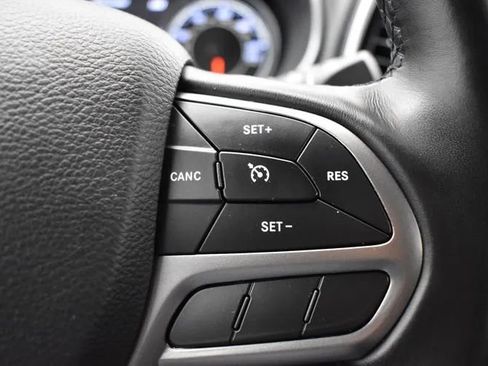 Used 2020 Jeep Cherokee Limited AWD/4WD image 24
