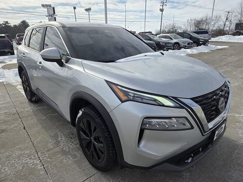 Used 2023 Nissan Rogue SV image 1