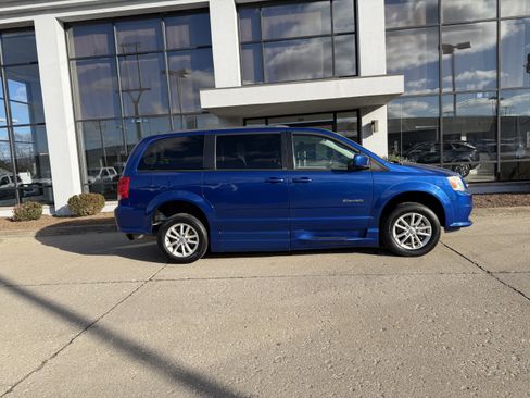 Used 2013 Dodge Grand Caravan SXT image 4