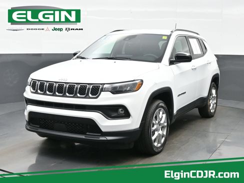 Used 2023 Jeep Compass Latitude image 1
