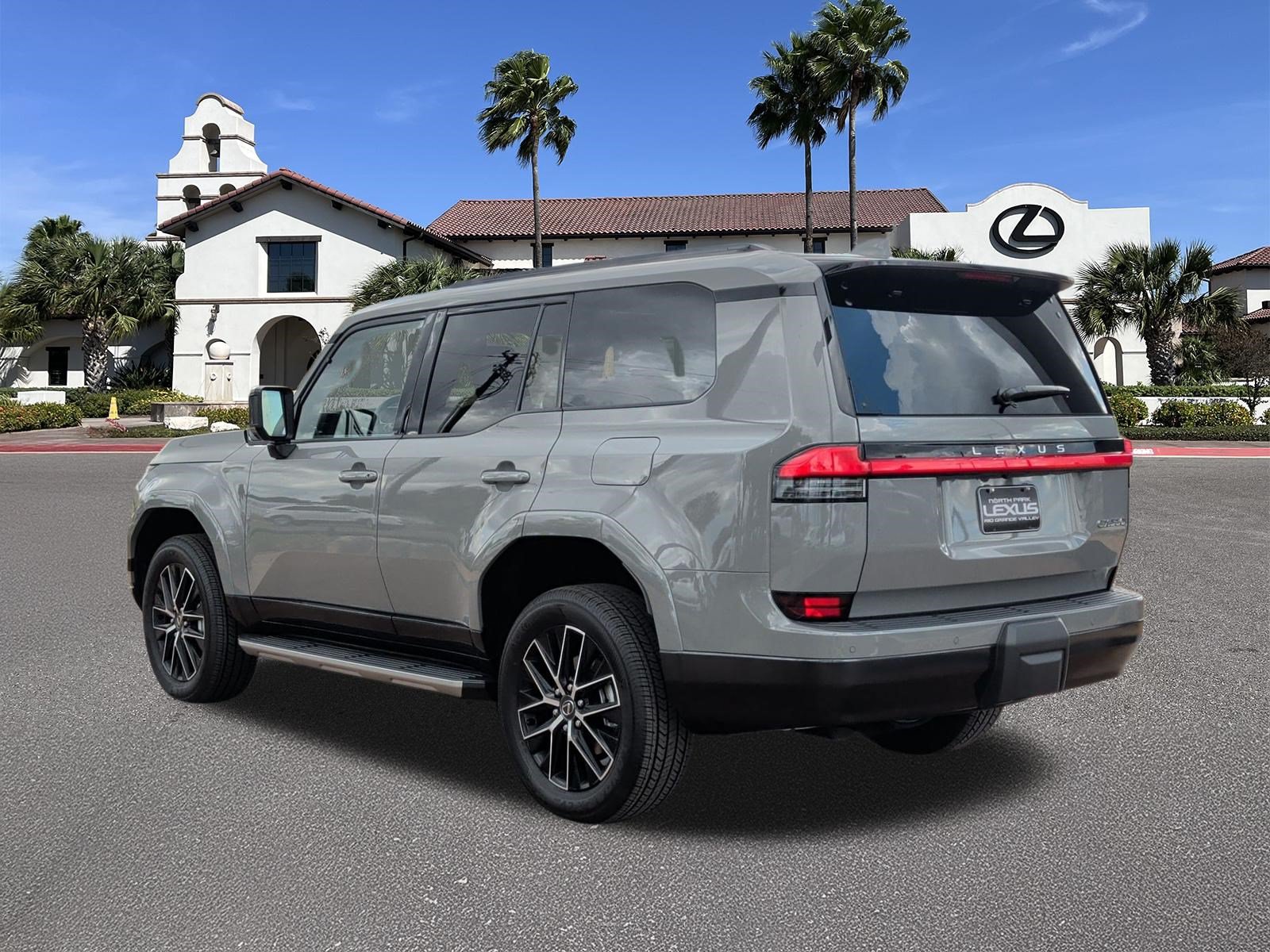 Used 2026 Lexus GX 550 w/ Accessory Package (2T) AWD/4WD image 4