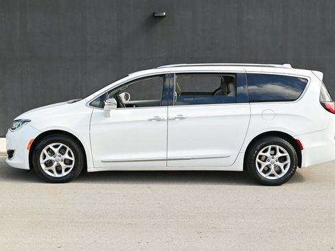 Used 2020 Chrysler Pacifica Limited image 8