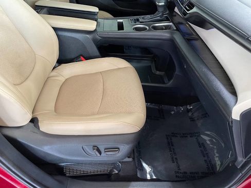 Used 2021 Toyota Sienna Limited image 30