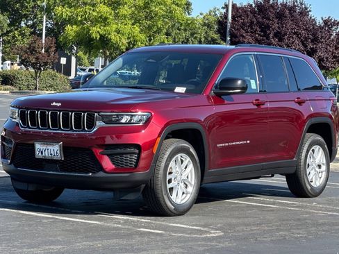 Used 2025 Jeep Grand Cherokee Laredo X w/ Luxury Tech Group I RWD image 8