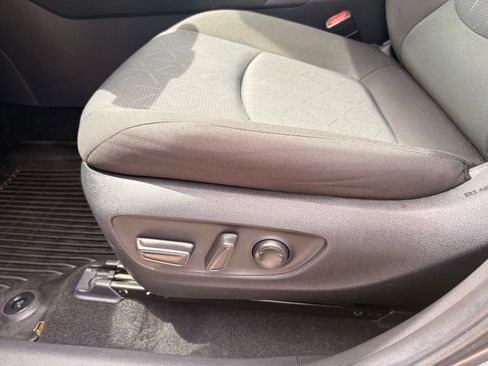 Used 2025 Toyota RAV4 XLE AWD/4WD image 26