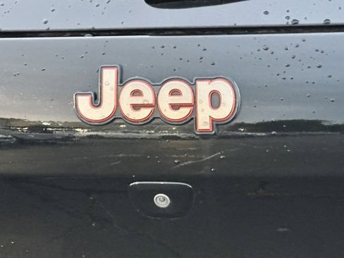 Used 2017 Jeep Cherokee 75th Anniversary image 19