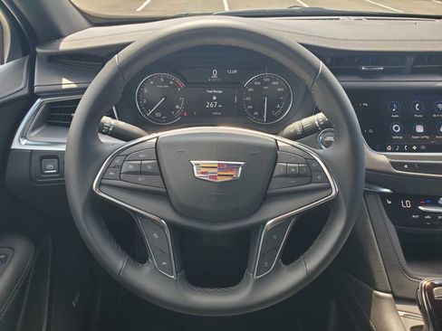New 2025 Cadillac XT5 Luxury w/ LPO, Blue Accent Package image 11