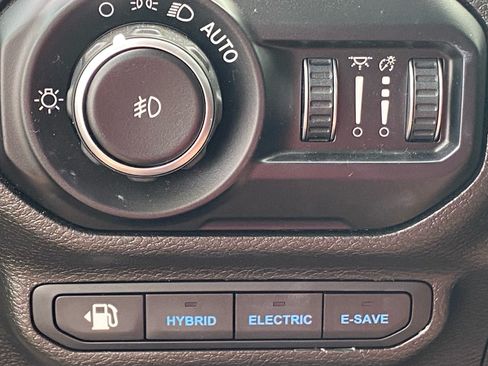 Used 2022 Jeep Wrangler Unlimited Sahara w/ Safety Group AWD/4WD image 12