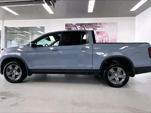 Used 2025 Honda Ridgeline TrailSport image 3