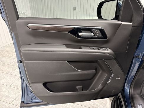 New 2026 Chevrolet Suburban Premier image 23