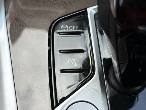 Used 2022 BMW X6 xDrive40i w/ Luxury Seating Package AWD/4WD image 11