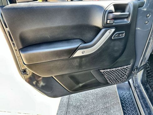 Used 2017 Jeep Wrangler Unlimited Sahara w/ Connectivity Group image 21